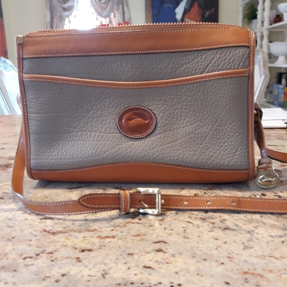 Dooney & Bourke leather bag- Excellent Condition!!